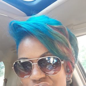 Meet your Posher, Cortney